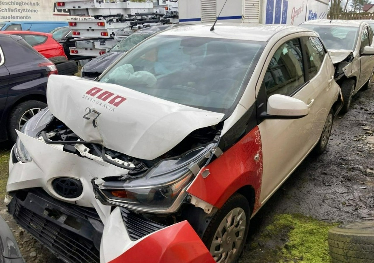 Toyota Aygo II Aygo 1.0-16V Klima Salon PL 2021 Bezyna + LPG - Hatchback: foto 4 Toyota Aygo II Aygo 1.0-16V Klima Salon PL 2021 Bezyna + LPG - Hatchback: foto 4