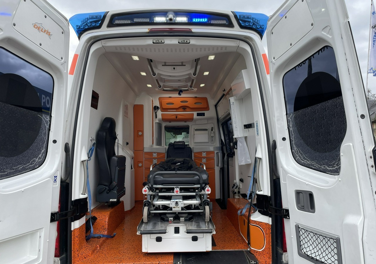 Volkswagen Crafter Crafter 2.0-163KM Karetka Ambulans Wyposażony Model 2016 - Ambulanza: foto 3 Volkswagen Crafter Crafter 2.0-163KM Karetka Ambulans Wyposażony Model 2016 - Ambulanza: foto 3
