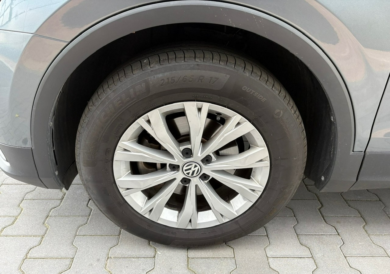 SUV/ Fuoristrada Volkswagen Tiguan II 1,4TSI 150KM 65tyśkm 7osobowy Comfort Tempomat ACC Klima Alu 2018: foto 9 SUV/ Fuoristrada Volkswagen Tiguan II 1,4TSI 150KM 65tyśkm 7osobowy Comfort Tempomat ACC Klima Alu 2018: foto 9