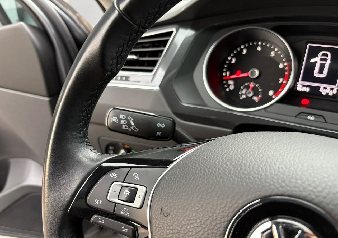 SUV/ Fuoristrada Volkswagen Tiguan II 1,4TSI 150KM 65tyśkm 7osobowy Comfort Tempomat ACC Klima Alu 2018: foto 15 SUV/ Fuoristrada Volkswagen Tiguan II 1,4TSI 150KM 65tyśkm 7osobowy Comfort Tempomat ACC Klima Alu 2018: foto 15