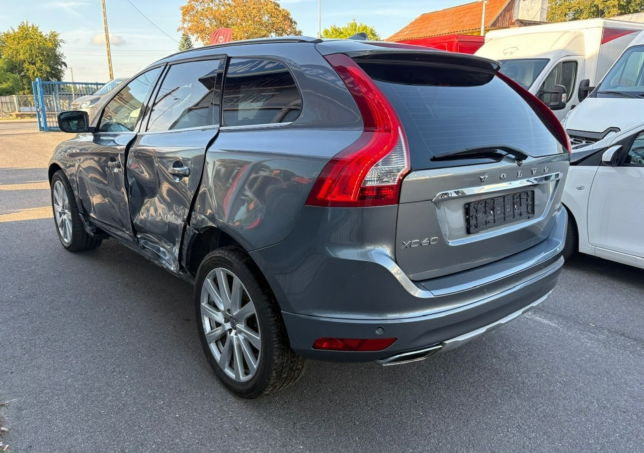 Volvo XC60 I Volvo XC 60 2,4 D4 AWD 190KM Summum Navi Panorama Skóry Kamera 2017 - SUV/ Fuoristrada: foto 5 Volvo XC60 I Volvo XC 60 2,4 D4 AWD 190KM Summum Navi Panorama Skóry Kamera 2017 - SUV/ Fuoristrada: foto 5