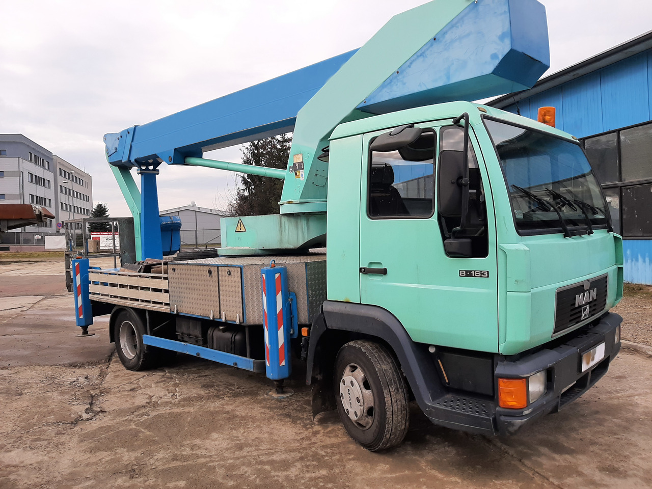 Piattaforma autocarrata MAN BISON TKA30: foto 11