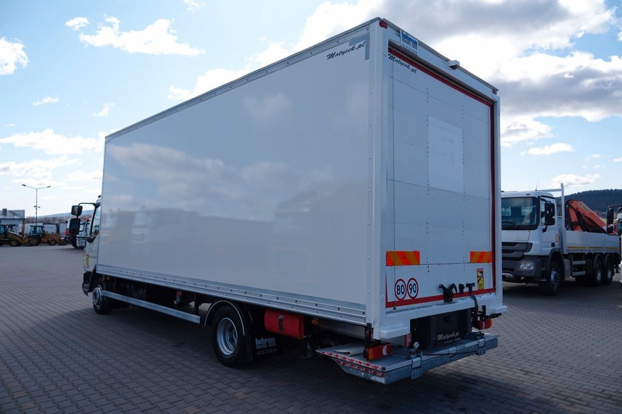 DAF LF 210 / KONTENER - 7 M / SOLÓWKA / WINDA DHOLLA - Autocarro furgonato: foto 2 DAF LF 210 / KONTENER - 7 M / SOLÓWKA / WINDA DHOLLA - Autocarro furgonato: foto 2