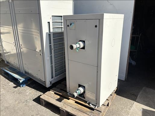 Daikin EWAQ040BAWHBH Water chiller - Macchina alimentare: foto 4 Daikin EWAQ040BAWHBH Water chiller - Macchina alimentare: foto 4