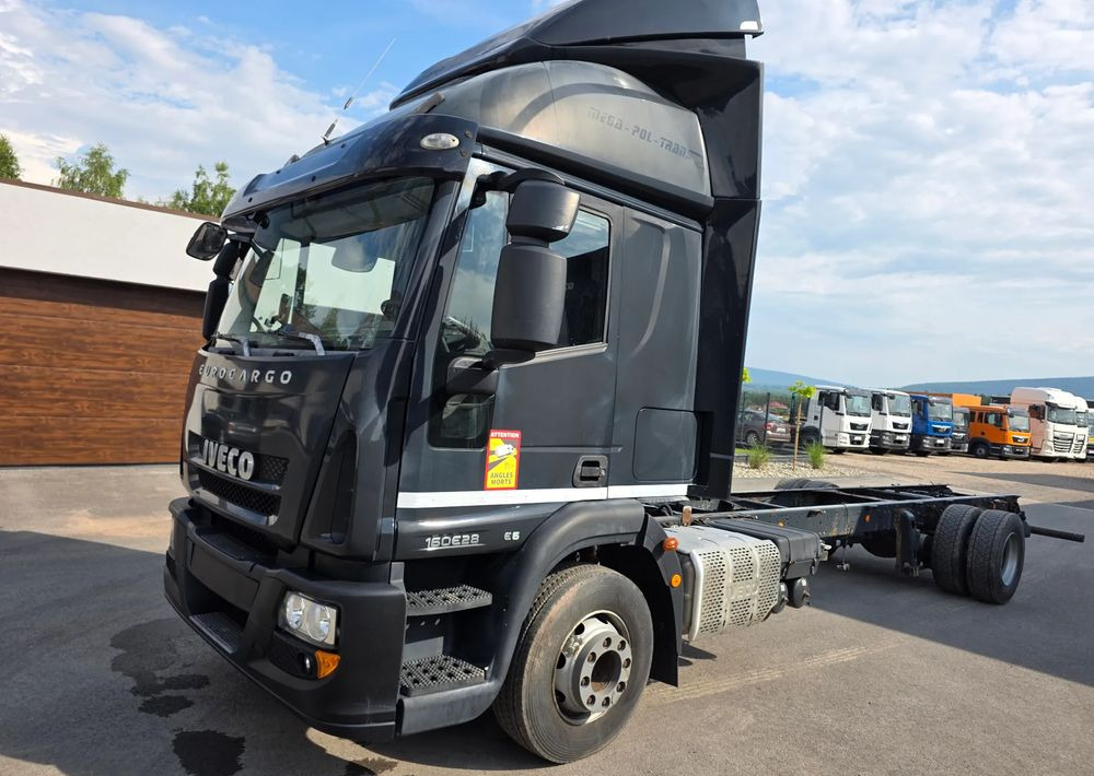 Iveco EUROCARGO 160E28 RAMA DO ZABUDOWY/ LAWETA / MANUAL / - Camion centinato: foto 3 Iveco EUROCARGO 160E28 RAMA DO ZABUDOWY/ LAWETA / MANUAL / - Camion centinato: foto 3