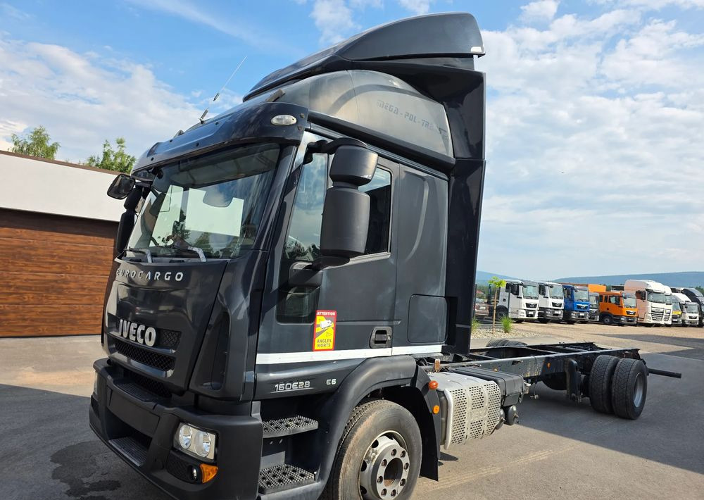 Iveco EUROCARGO 160E28 RAMA DO ZABUDOWY/ LAWETA / MANUAL / - Camion centinato: foto 1 Iveco EUROCARGO 160E28 RAMA DO ZABUDOWY/ LAWETA / MANUAL / - Camion centinato: foto 1