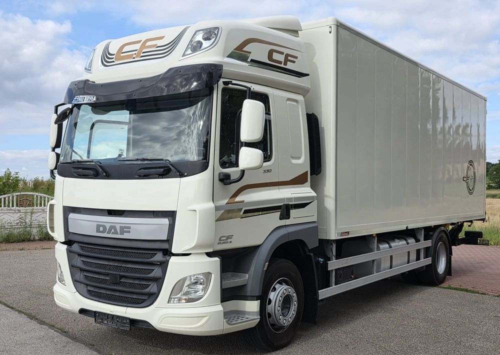 DAF CF 330 / 10.2017 / KONTENER MEBLOWY / IZOTERMA / WINDA / 18 PALET / E6 / NISKI PRZEBIEG / Z NIEMIEC / JAK NOWY / DUŻY SILNIK 10 837cm3// - Autocarro furgonato: foto 2 DAF CF 330 / 10.2017 / KONTENER MEBLOWY / IZOTERMA / WINDA / 18 PALET / E6 / NISKI PRZEBIEG / Z NIEMIEC / JAK NOWY / DUŻY SILNIK 10 837cm3// - Autocarro furgonato: foto 2