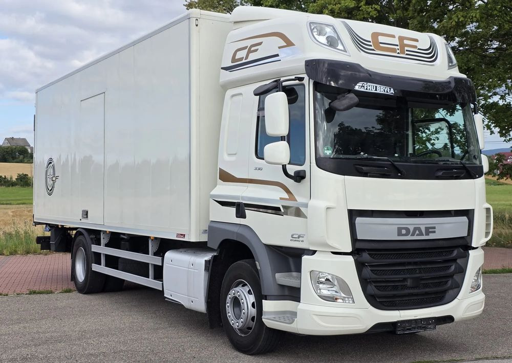 DAF CF 330 / 10.2017 / KONTENER MEBLOWY / IZOTERMA / WINDA / 18 PALET / E6 / NISKI PRZEBIEG / Z NIEMIEC / JAK NOWY / DUŻY SILNIK 10 837cm3// - Autocarro furgonato: foto 1 DAF CF 330 / 10.2017 / KONTENER MEBLOWY / IZOTERMA / WINDA / 18 PALET / E6 / NISKI PRZEBIEG / Z NIEMIEC / JAK NOWY / DUŻY SILNIK 10 837cm3// - Autocarro furgonato: foto 1
