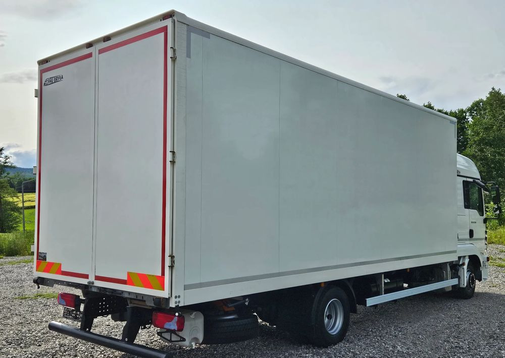 MAN TGL 12.250 / KONTENER / IZOTERMA / WINDA / 2019R / EURO 6 / PEŁEN SERWIS / 6 TON ŁADOWNOŚĆ / SPROWADZONY / ZADBANY / JAK NOWY / KSIĄŻKA SERWISOWA / E6 / 17 PALET - Autocarro furgonato: foto 4 MAN TGL 12.250 / KONTENER / IZOTERMA / WINDA / 2019R / EURO 6 / PEŁEN SERWIS / 6 TON ŁADOWNOŚĆ / SPROWADZONY / ZADBANY / JAK NOWY / KSIĄŻKA SERWISOWA / E6 / 17 PALET - Autocarro furgonato: foto 4