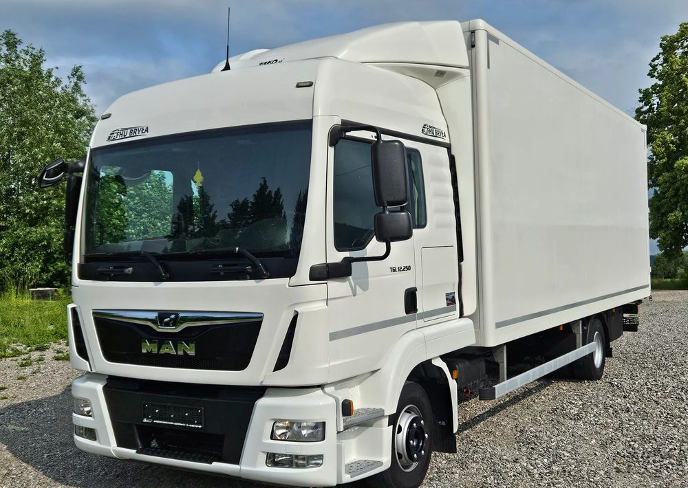 MAN TGL 12.250 / KONTENER / IZOTERMA / WINDA / 2019R / EURO 6 / PEŁEN SERWIS / 6 TON ŁADOWNOŚĆ / SPROWADZONY / ZADBANY / JAK NOWY / KSIĄŻKA SERWISOWA / E6 / 17 PALET - Autocarro furgonato: foto 2 MAN TGL 12.250 / KONTENER / IZOTERMA / WINDA / 2019R / EURO 6 / PEŁEN SERWIS / 6 TON ŁADOWNOŚĆ / SPROWADZONY / ZADBANY / JAK NOWY / KSIĄŻKA SERWISOWA / E6 / 17 PALET - Autocarro furgonato: foto 2