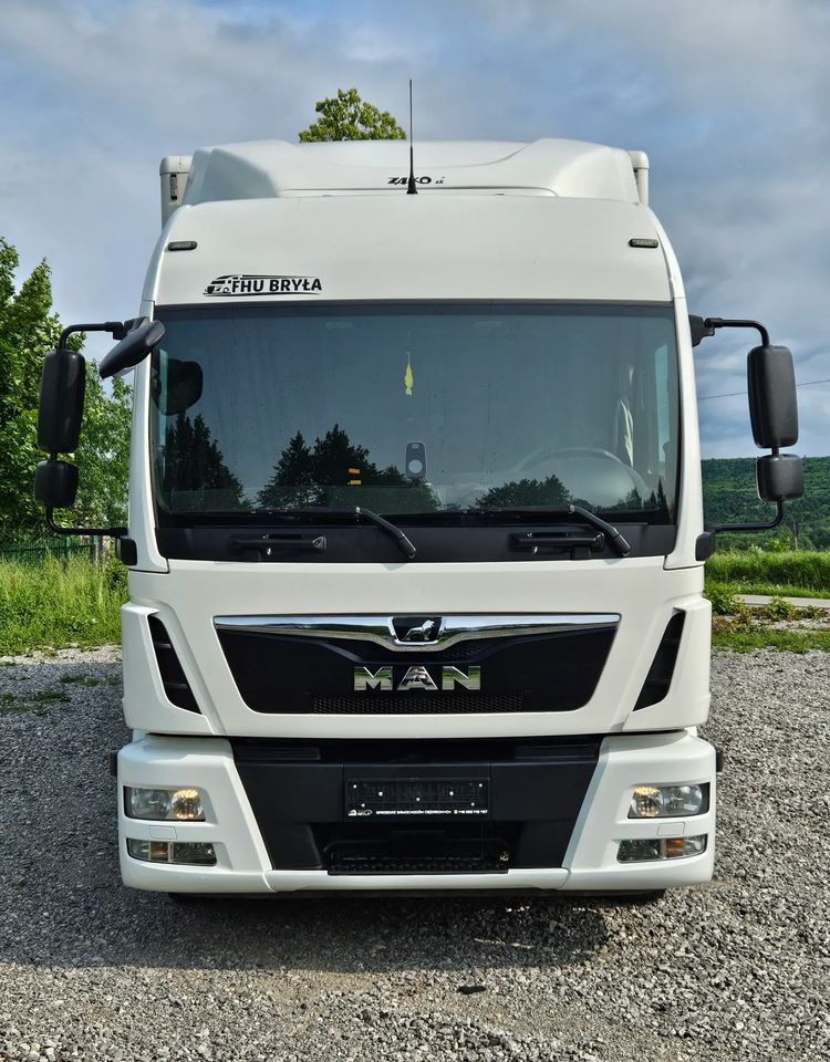 MAN TGL 12.250 / KONTENER / IZOTERMA / WINDA / 2019R / EURO 6 / PEŁEN SERWIS / 6 TON ŁADOWNOŚĆ / SPROWADZONY / ZADBANY / JAK NOWY / KSIĄŻKA SERWISOWA / E6 / 17 PALET - Autocarro furgonato: foto 3 MAN TGL 12.250 / KONTENER / IZOTERMA / WINDA / 2019R / EURO 6 / PEŁEN SERWIS / 6 TON ŁADOWNOŚĆ / SPROWADZONY / ZADBANY / JAK NOWY / KSIĄŻKA SERWISOWA / E6 / 17 PALET - Autocarro furgonato: foto 3