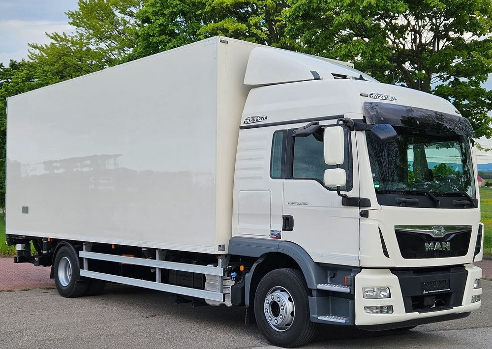 MAN TGM 15.290/IZOTERMA/WINDA/CHŁODNIA/KONTENER/17PALET/E6/OGRZEWANA IZOTERMA/SPROWADZONY/AUTOMAT/SYPIALKA/PIERWSZY WŁAŚCICIEL - Autocarro frigorifero: foto 1 MAN TGM 15.290/IZOTERMA/WINDA/CHŁODNIA/KONTENER/17PALET/E6/OGRZEWANA IZOTERMA/SPROWADZONY/AUTOMAT/SYPIALKA/PIERWSZY WŁAŚCICIEL - Autocarro frigorifero: foto 1