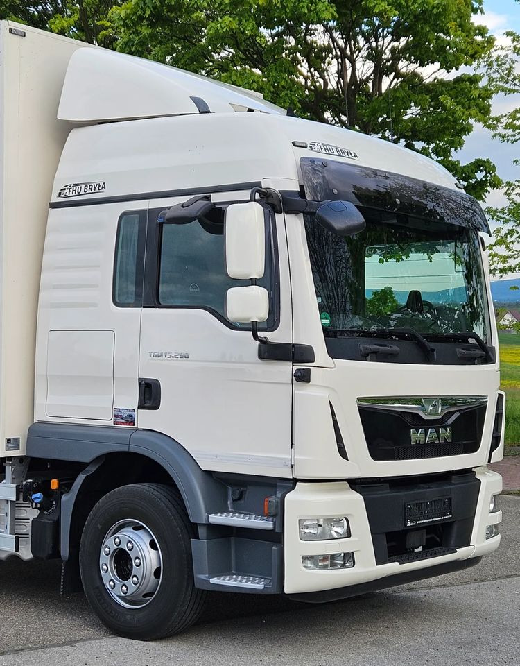 MAN TGM 15.290/IZOTERMA/WINDA/CHŁODNIA/KONTENER/17PALET/E6/OGRZEWANA IZOTERMA/SPROWADZONY/AUTOMAT/SYPIALKA/PIERWSZY WŁAŚCICIEL - Autocarro frigorifero: foto 4 MAN TGM 15.290/IZOTERMA/WINDA/CHŁODNIA/KONTENER/17PALET/E6/OGRZEWANA IZOTERMA/SPROWADZONY/AUTOMAT/SYPIALKA/PIERWSZY WŁAŚCICIEL - Autocarro frigorifero: foto 4