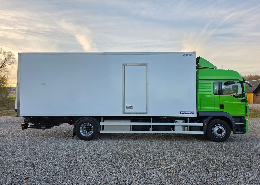 Autocarro frigorifero MAN TGM 18.320 / 18.290 / 15.290 / IZOTERMA / WINDA / 19PALET / E6 / 08.2018 / LIFT / SPROWADZONY / AUTOMAT / SYPIALKA / PIERWSZY WŁAŚCICIEL / BOCZNE DRZWI / STAN BARDZO DOBRY: foto 7 Autocarro frigorifero MAN TGM 18.320 / 18.290 / 15.290 / IZOTERMA / WINDA / 19PALET / E6 / 08.2018 / LIFT / SPROWADZONY / AUTOMAT / SYPIALKA / PIERWSZY WŁAŚCICIEL / BOCZNE DRZWI / STAN BARDZO DOBRY: foto 7