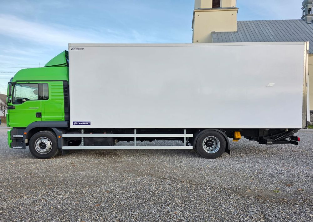 Autocarro frigorifero MAN TGM 18.320 / 18.290 / 15.290 / IZOTERMA / WINDA / 19PALET / E6 / 08.2018 / LIFT / SPROWADZONY / AUTOMAT / SYPIALKA / PIERWSZY WŁAŚCICIEL / BOCZNE DRZWI / STAN BARDZO DOBRY: foto 8 Autocarro frigorifero MAN TGM 18.320 / 18.290 / 15.290 / IZOTERMA / WINDA / 19PALET / E6 / 08.2018 / LIFT / SPROWADZONY / AUTOMAT / SYPIALKA / PIERWSZY WŁAŚCICIEL / BOCZNE DRZWI / STAN BARDZO DOBRY: foto 8