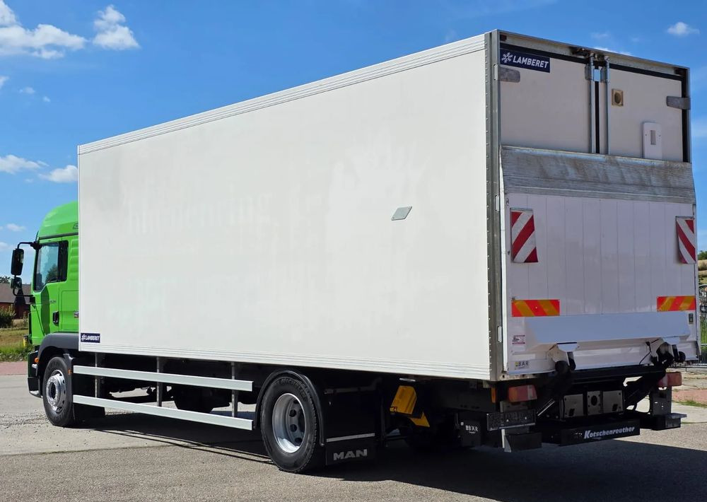 MAN TGM 18.340 / 18.290 / 15.290 / IZOTERMA / WINDA / 19PALET /E6 / SPROWADZONY / AUTOMAT / SYPIALKA / PIERWSZY WŁAŚCICIEL / BOCZNE DRZWI / STAN BARDZO DOBRY - Autocarro frigorifero: foto 4 MAN TGM 18.340 / 18.290 / 15.290 / IZOTERMA / WINDA / 19PALET /E6 / SPROWADZONY / AUTOMAT / SYPIALKA / PIERWSZY WŁAŚCICIEL / BOCZNE DRZWI / STAN BARDZO DOBRY - Autocarro frigorifero: foto 4