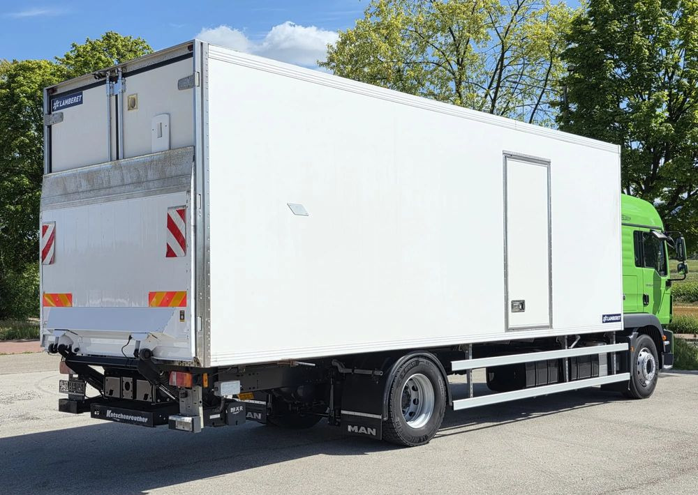 MAN TGM 18.340 / 18.290 / 15.290 / IZOTERMA / WINDA / 19PALET /E6 / SPROWADZONY / AUTOMAT / SYPIALKA / PIERWSZY WŁAŚCICIEL / BOCZNE DRZWI / STAN BARDZO DOBRY - Autocarro frigorifero: foto 4 MAN TGM 18.340 / 18.290 / 15.290 / IZOTERMA / WINDA / 19PALET /E6 / SPROWADZONY / AUTOMAT / SYPIALKA / PIERWSZY WŁAŚCICIEL / BOCZNE DRZWI / STAN BARDZO DOBRY - Autocarro frigorifero: foto 4