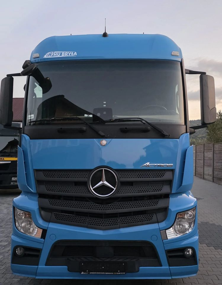 Mercedes-Benz ACTROS 1833 / FIRANKA/ WINDA / 22PALETY / 8760 ŁADOWNOŚĆ / AUTOMAT / DUŻY SILNIK / SYPIALKA / - Camion centinato: foto 3 Mercedes-Benz ACTROS 1833 / FIRANKA/ WINDA / 22PALETY / 8760 ŁADOWNOŚĆ / AUTOMAT / DUŻY SILNIK / SYPIALKA / - Camion centinato: foto 3
