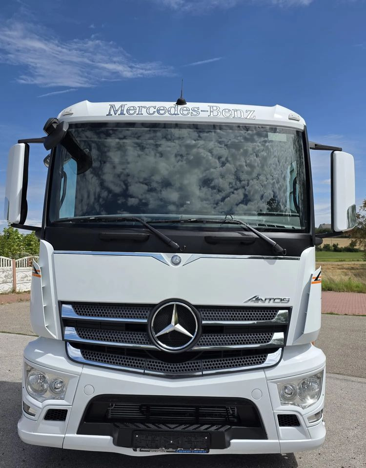 Mercedes-Benz ANTOS 1827 / ATEGO / ACTROS / E6 / ROZSTAW OSI 3.75M / WYWROT / BECZKA / UTRZYMANIE DRÓG / HAKOWIEC / SPROWADZONY / PIERWSZY WŁAŚCICIEL / STAN BDB - Autocarro telaio: foto 3 Mercedes-Benz ANTOS 1827 / ATEGO / ACTROS / E6 / ROZSTAW OSI 3.75M / WYWROT / BECZKA / UTRZYMANIE DRÓG / HAKOWIEC / SPROWADZONY / PIERWSZY WŁAŚCICIEL / STAN BDB - Autocarro telaio: foto 3