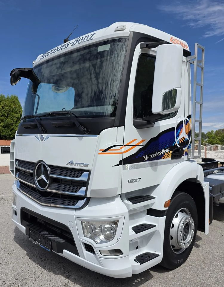 Mercedes-Benz ANTOS 1827 / ATEGO / ACTROS / E6 / ROZSTAW OSI 3.75M / WYWROT / BECZKA / UTRZYMANIE DRÓG / HAKOWIEC / SPROWADZONY / PIERWSZY WŁAŚCICIEL / STAN BDB - Autocarro telaio: foto 5 Mercedes-Benz ANTOS 1827 / ATEGO / ACTROS / E6 / ROZSTAW OSI 3.75M / WYWROT / BECZKA / UTRZYMANIE DRÓG / HAKOWIEC / SPROWADZONY / PIERWSZY WŁAŚCICIEL / STAN BDB - Autocarro telaio: foto 5