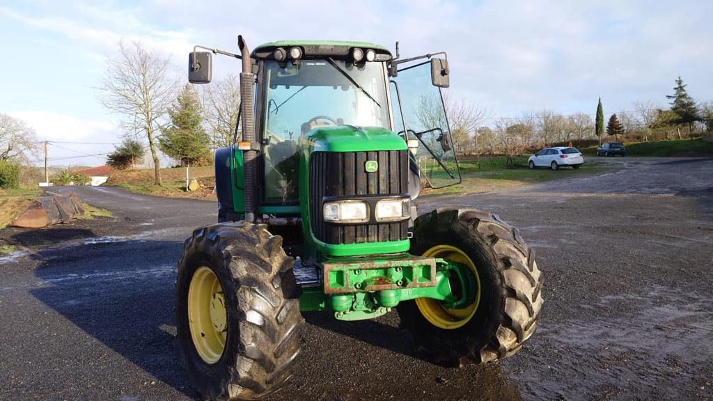 JOHN DEERE 6520 - Macchina agricola: foto 3 JOHN DEERE 6520 - Macchina agricola: foto 3