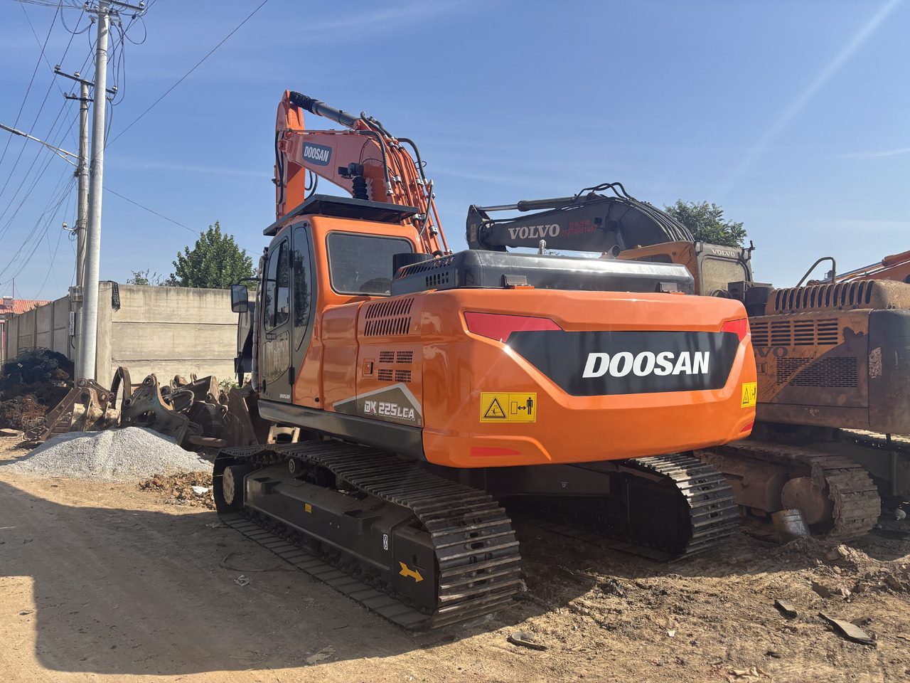 DOOSAN Korea imports doosan DX225 - Escavatore cingolato: foto 2 DOOSAN Korea imports doosan DX225 - Escavatore cingolato: foto 2
