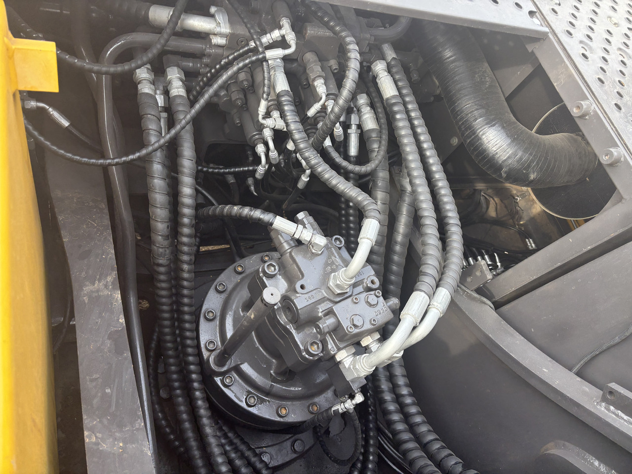 Escavatore cingolato Volvo EC 240: foto 8