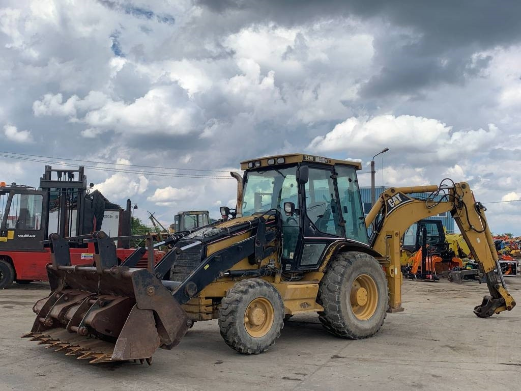 Terna CAT 442 D: foto 1