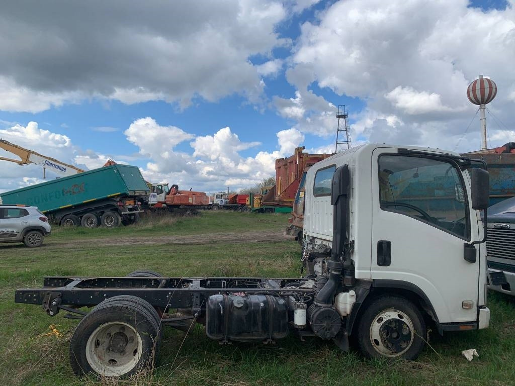 Autocarro telaio Isuzu FOR PARTS: foto 6 Autocarro telaio Isuzu FOR PARTS: foto 6