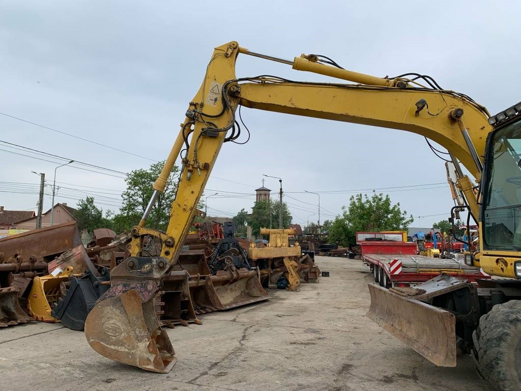 Komatsu PW 140-7 - Escavatore gommato: foto 4 Komatsu PW 140-7 - Escavatore gommato: foto 4
