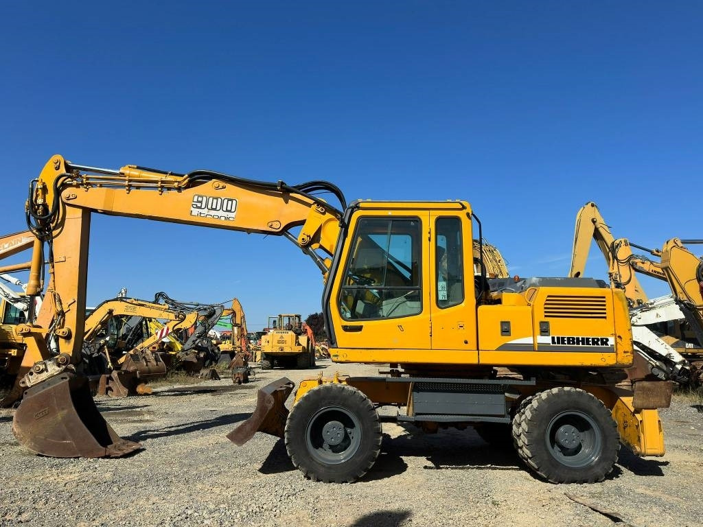 Escavatore gommato Liebherr A 900 B: foto 6
