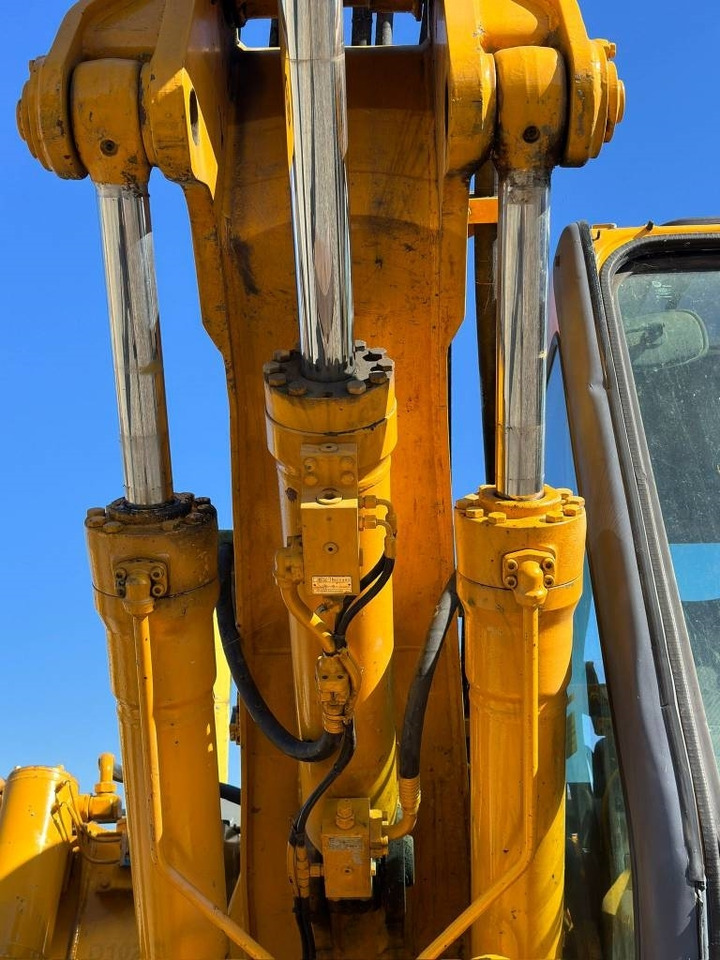 Escavatore gommato Liebherr A 900 B: foto 11