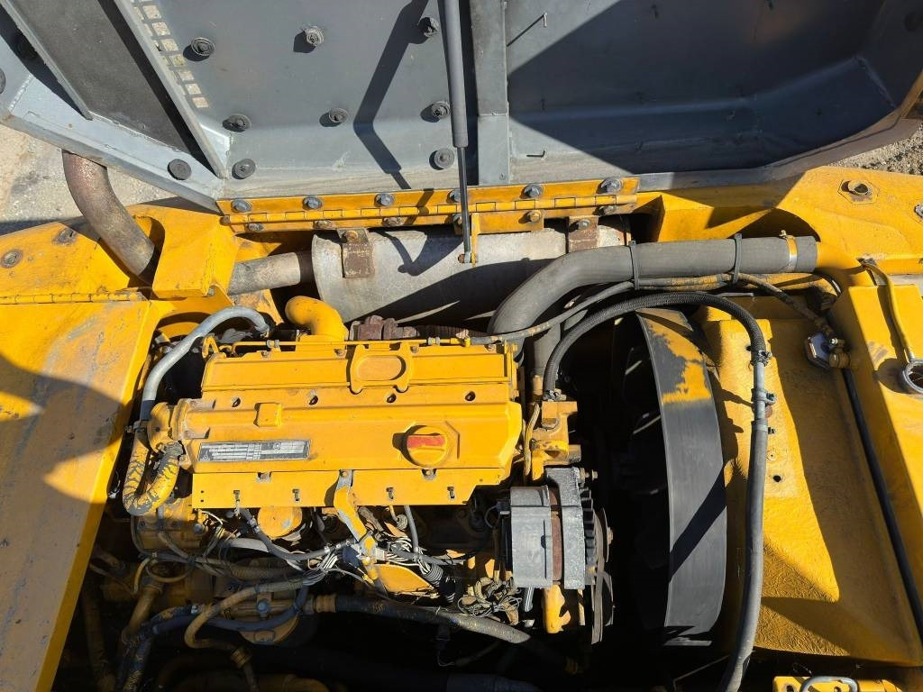 Escavatore gommato Liebherr A 900 B: foto 8