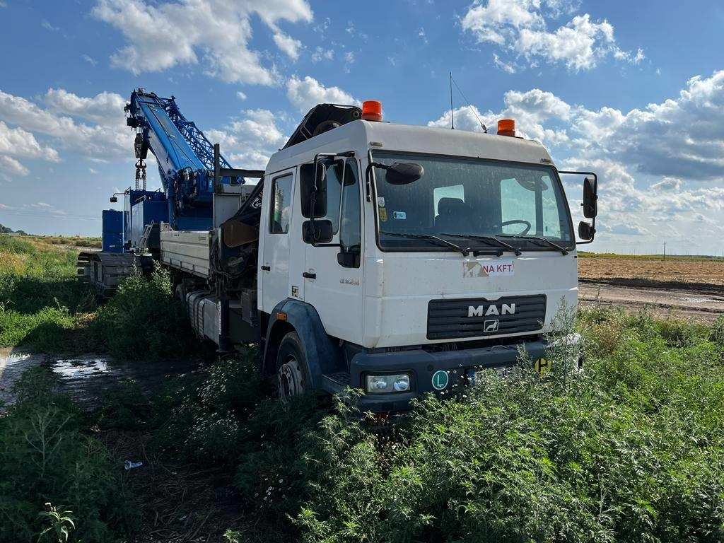MAN LE 18.280 - Camion con gru: foto 1 MAN LE 18.280 - Camion con gru: foto 1