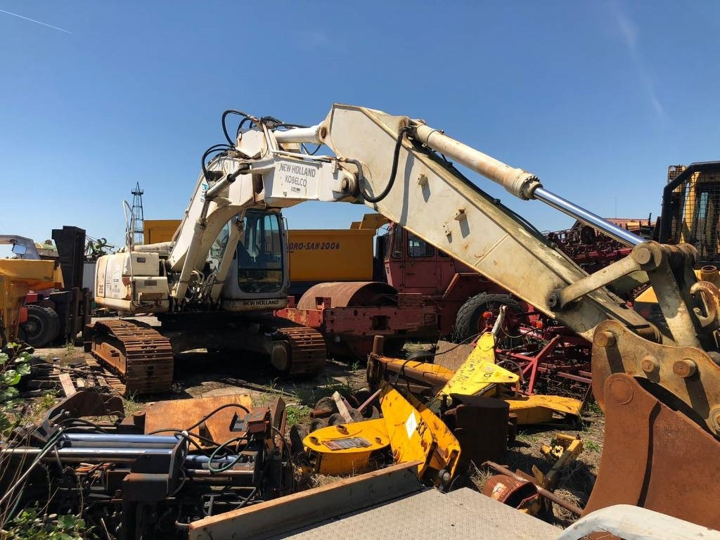 New Holland E 215 B FOR PARTS - Escavatore cingolato: foto 4 New Holland E 215 B FOR PARTS - Escavatore cingolato: foto 4