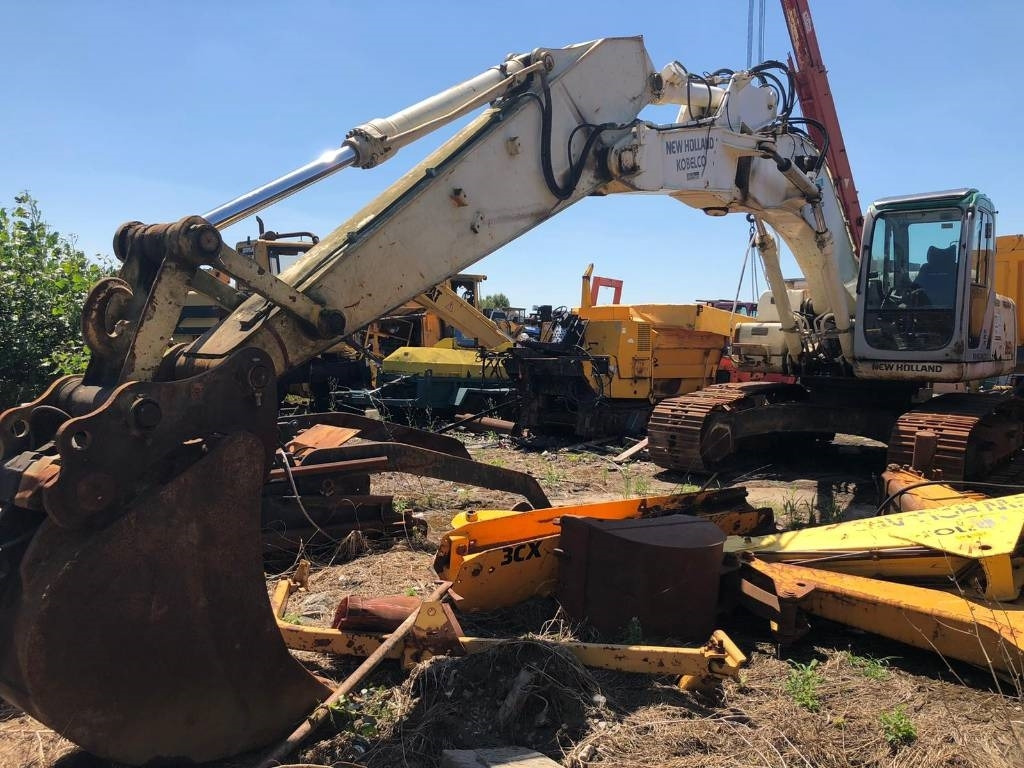 New Holland E 215 B FOR PARTS - Escavatore cingolato: foto 1 New Holland E 215 B FOR PARTS - Escavatore cingolato: foto 1