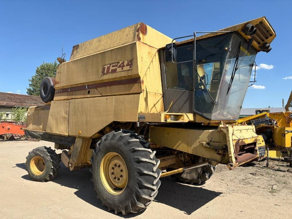 New Holland TF 44 - Mietitrebbia: foto 4 New Holland TF 44 - Mietitrebbia: foto 4