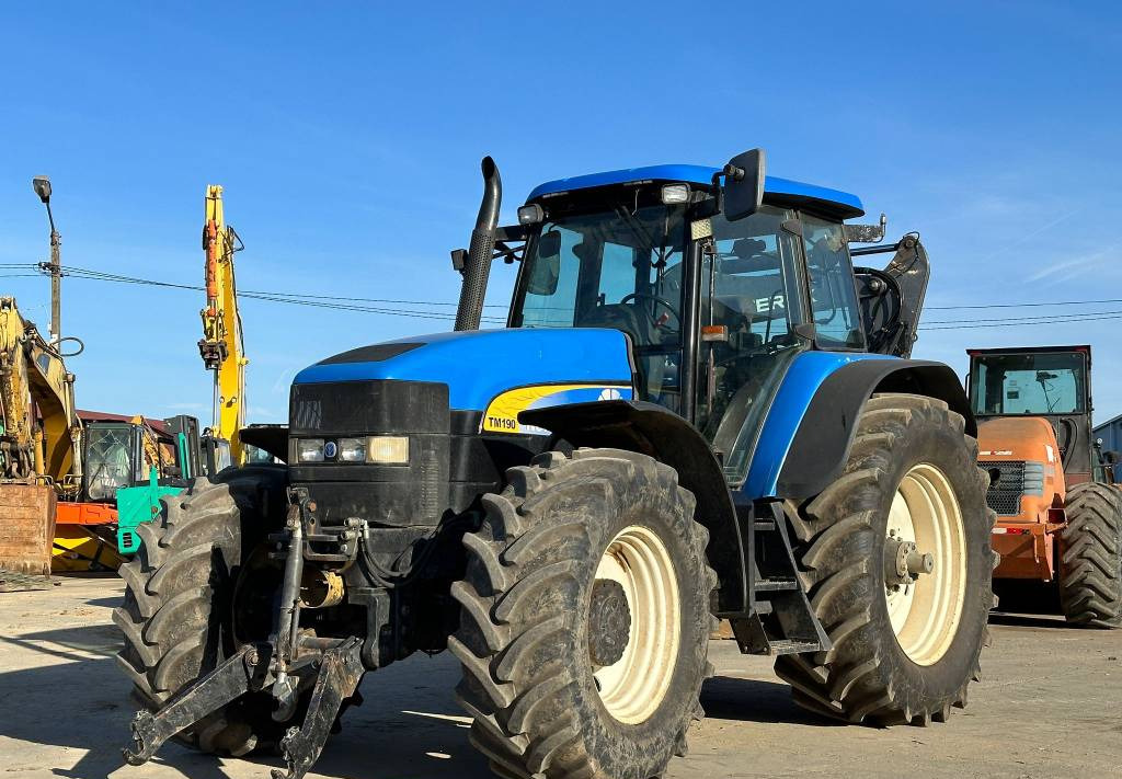 Trattore New Holland TM 190: foto 1
