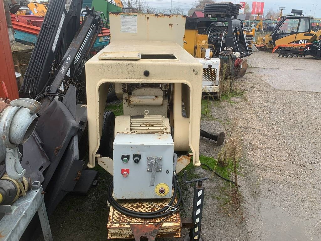 Schwing P88E - Pompa carrellata per calcestruzzo: foto 4 Schwing P88E - Pompa carrellata per calcestruzzo: foto 4