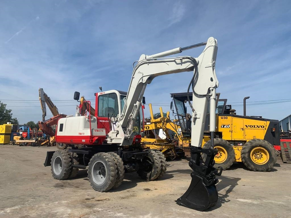Takeuchi TB070W - Escavatore gommato: foto 2 Takeuchi TB070W - Escavatore gommato: foto 2