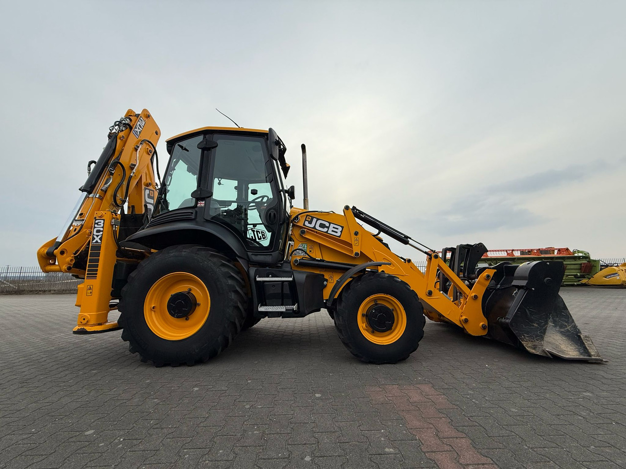JCB 3CX - Terna: foto 1 JCB 3CX - Terna: foto 1