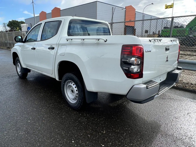 Mitsubishi L200 4x4 - 8 UNITS in WHITE 2.5 D GL Double Cab - EURO 2 - NEW!! Ready for work!!!** - Pick-up, Furgone doppia cabina: foto 2 Mitsubishi L200 4x4 - 8 UNITS in WHITE 2.5 D GL Double Cab - EURO 2 - NEW!! Ready for work!!!** - Pick-up, Furgone doppia cabina: foto 2