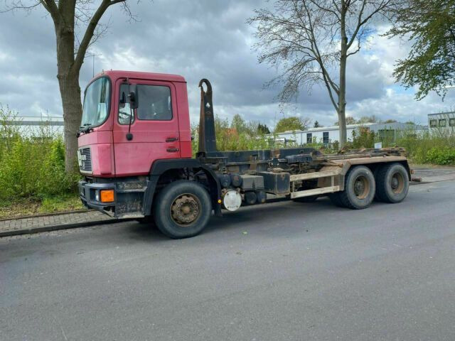 MAN 26.372K 6x4 Abrollkipper AHK Blatt/Blatt - Autocarro scarrabile: foto 2 MAN 26.372K 6x4 Abrollkipper AHK Blatt/Blatt - Autocarro scarrabile: foto 2