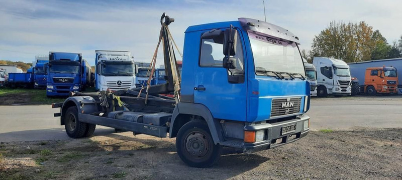 MAN L2000 Abrollkipper - Autocarro scarrabile: foto 4 MAN L2000 Abrollkipper - Autocarro scarrabile: foto 4