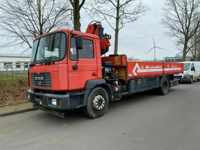 MAN ME18.284 mit Kran Not Aus Hiab 122B - Autocarro con pianale/ Cassone fisso, Camion con gru: foto 1 MAN ME18.284 mit Kran Not Aus Hiab 122B - Autocarro con pianale/ Cassone fisso, Camion con gru: foto 1