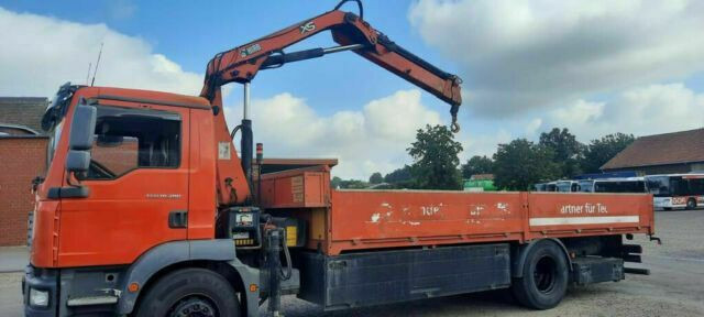 MAN TG-M18.280PS Hiab 111B-2 mit Funk - Autocarro con pianale/ Cassone fisso, Camion con gru: foto 1 MAN TG-M18.280PS Hiab 111B-2 mit Funk - Autocarro con pianale/ Cassone fisso, Camion con gru: foto 1