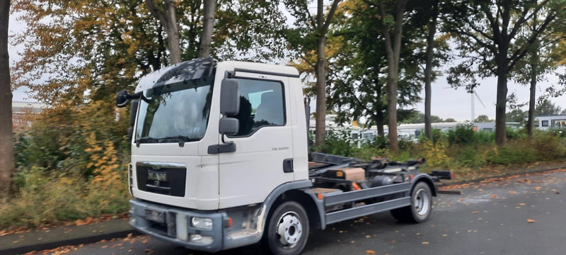 MAN TGL 8.220 Abrollkipper - Autocarro scarrabile: foto 2 MAN TGL 8.220 Abrollkipper - Autocarro scarrabile: foto 2