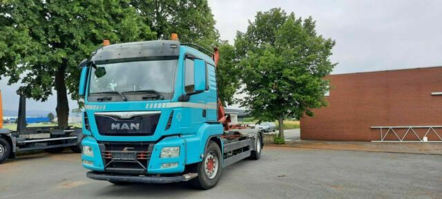 MAN TGS 18.440 Abroller mit Funk +Kran vor - Autocarro scarrabile, Camion con gru: foto 1 MAN TGS 18.440 Abroller mit Funk +Kran vor - Autocarro scarrabile, Camion con gru: foto 1