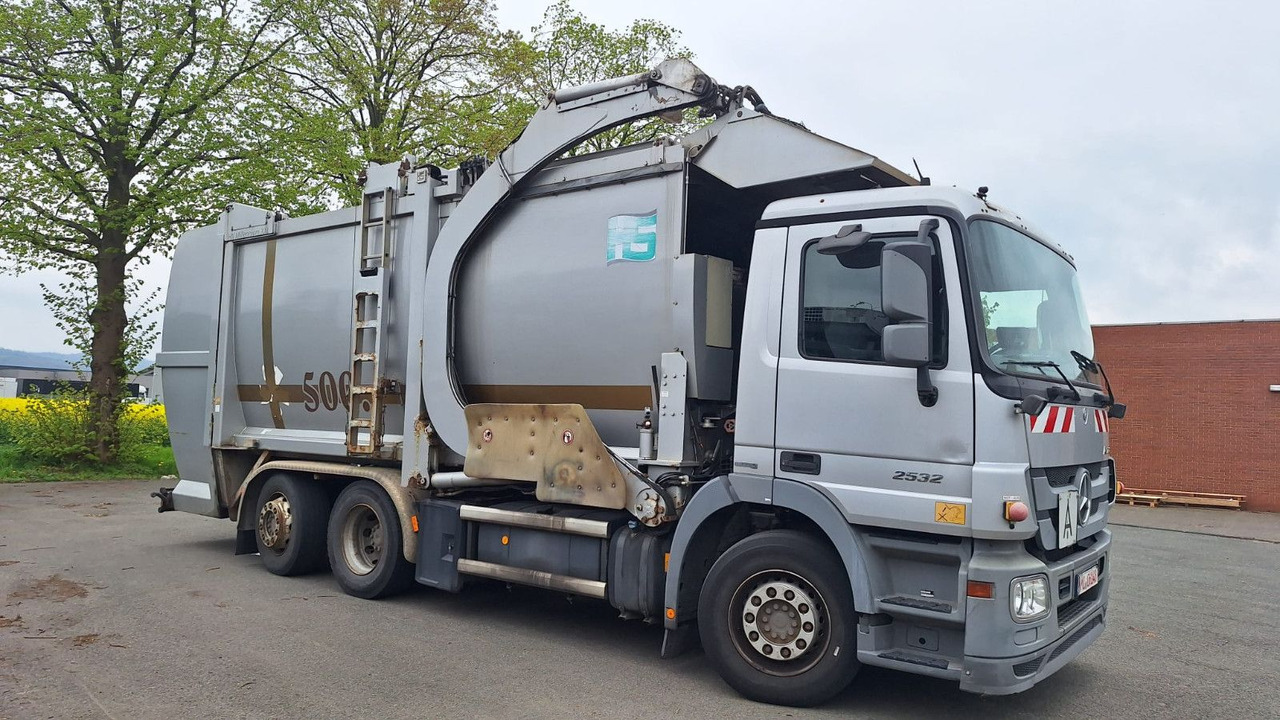 Mercedes-Benz 2532 Actros Überkopflader - Camion immondizia: foto 3 Mercedes-Benz 2532 Actros Überkopflader - Camion immondizia: foto 3
