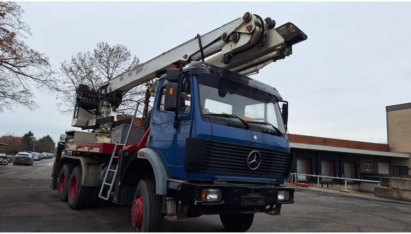 Mercedes-Benz 2629 AK Motorwagen mit Kran Dachdeckerkran6x6 - Autocarro con pianale/ Cassone fisso, Camion con gru: foto 3 Mercedes-Benz 2629 AK Motorwagen mit Kran Dachdeckerkran6x6 - Autocarro con pianale/ Cassone fisso, Camion con gru: foto 3